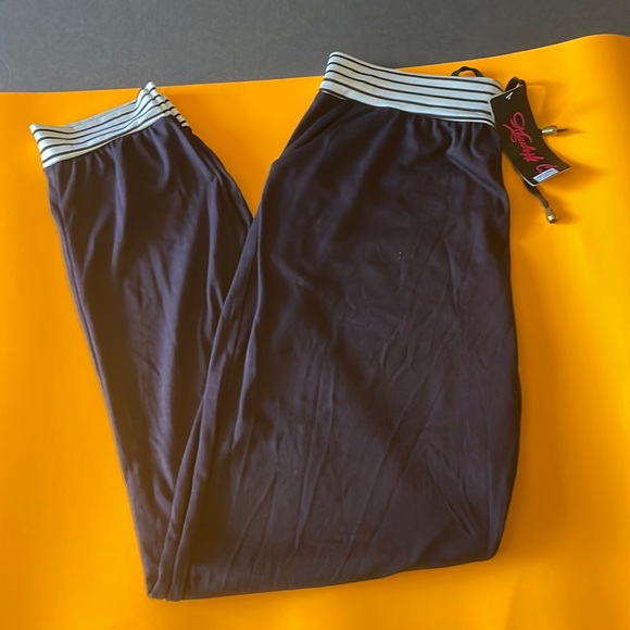 Women's Joggers - Picture 1 of 3